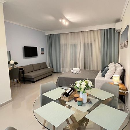 Irene Beach Front Luxury Suite Peraia  ภายนอก รูปภาพ